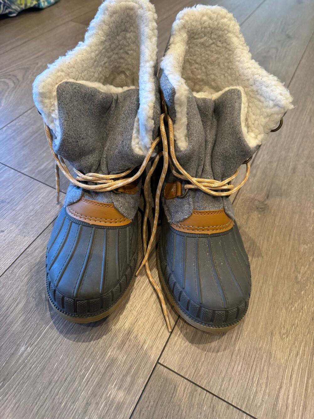Gray Sherpa Lined Duck Boots Women’s Size 8